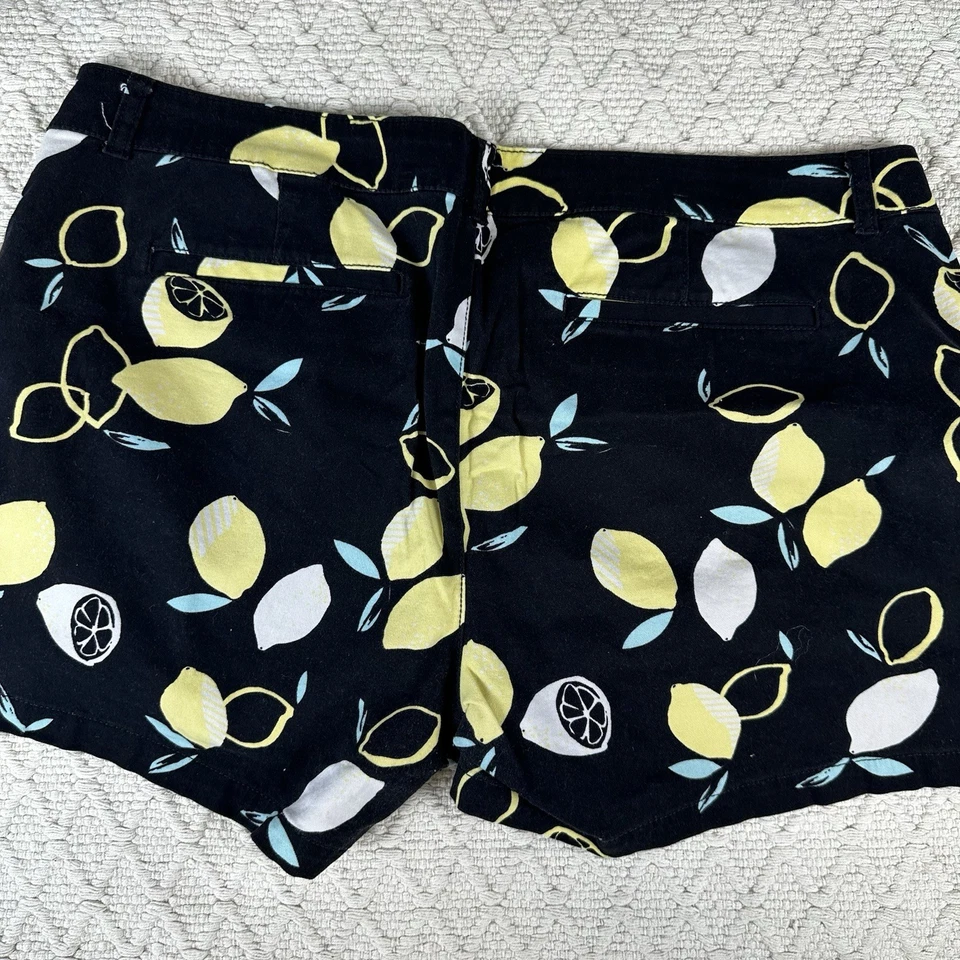 Paquete de pantalones cortos de sarga para mujer a.n.a talla 18 - verde oliva liso y estampado limón Foto 2 de 4