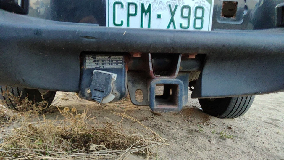 Remolque Chevy Suburban 2000-2006 enganche receptor montaje de fábrica OEM 15083473 Foto 2 de 3