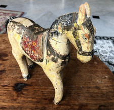 Ancien cheval en bois polychrome Jouet - Dimensions :  21 x 21 cm.