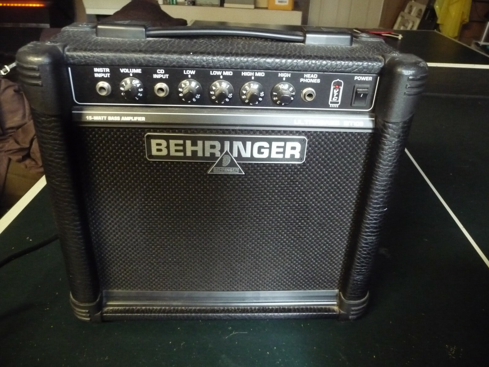 behringer 15 watt guitar amp