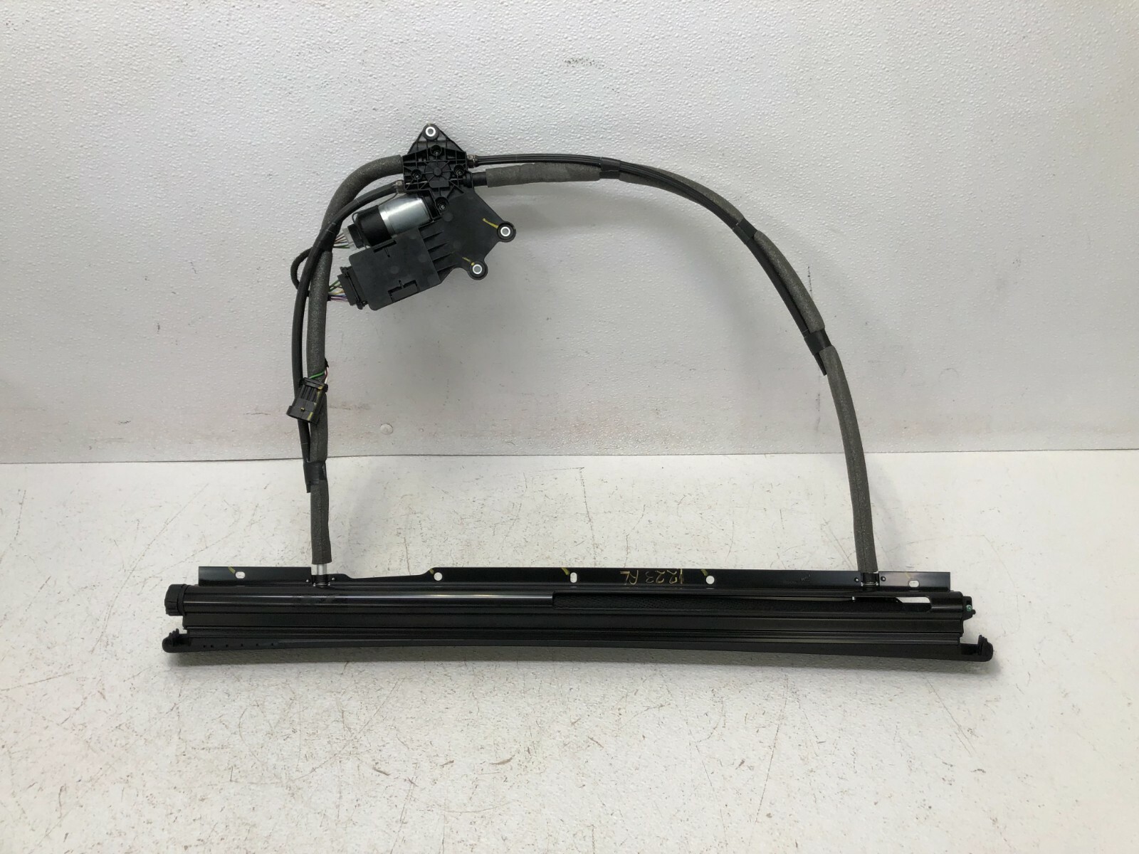 14-17 MASERATI QUATTROPORTE SQ4 REAR LEFT DRIVER SUNSHADE WINDOW BLIND 1223 OEM