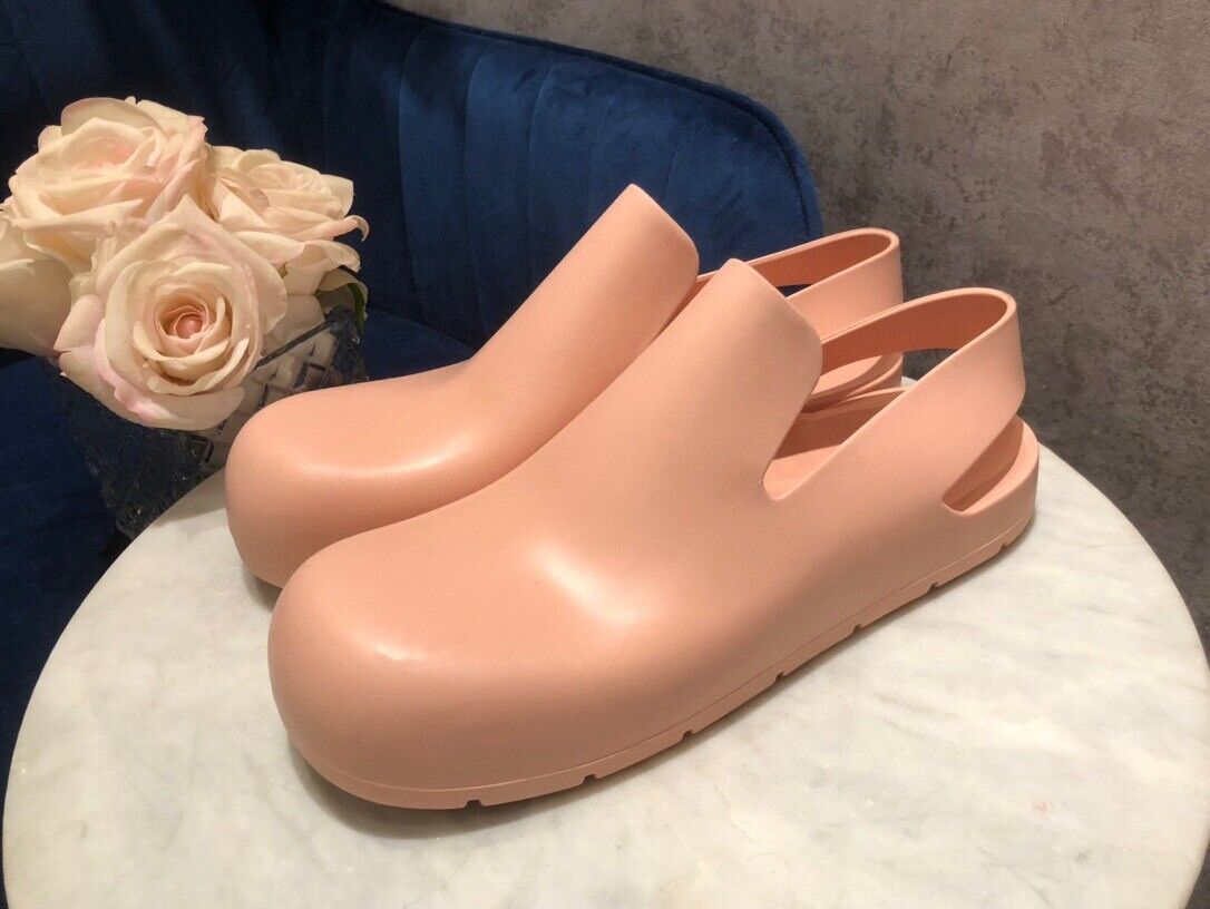 サンダル・ミュール BOTTEGA VENETA Puddle Slingback Shoes Bottega Veneta Puddle Sandals Peachy Pink Rubber Slingback