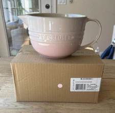 Le Creuset Stoneware Batter Mixing Bowl 2 qt Shell Pink NEW