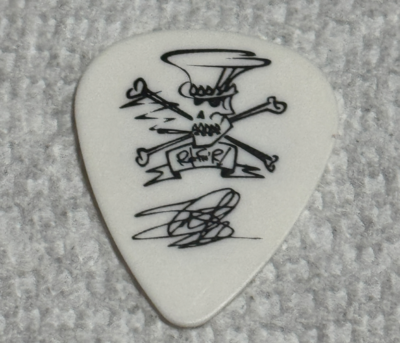 Guns n' Roses Slash スラッシュ 日本公演 ギターピック Guns N' Roses Slash Signature Guitar Pick Rare 2018 Tour Stage