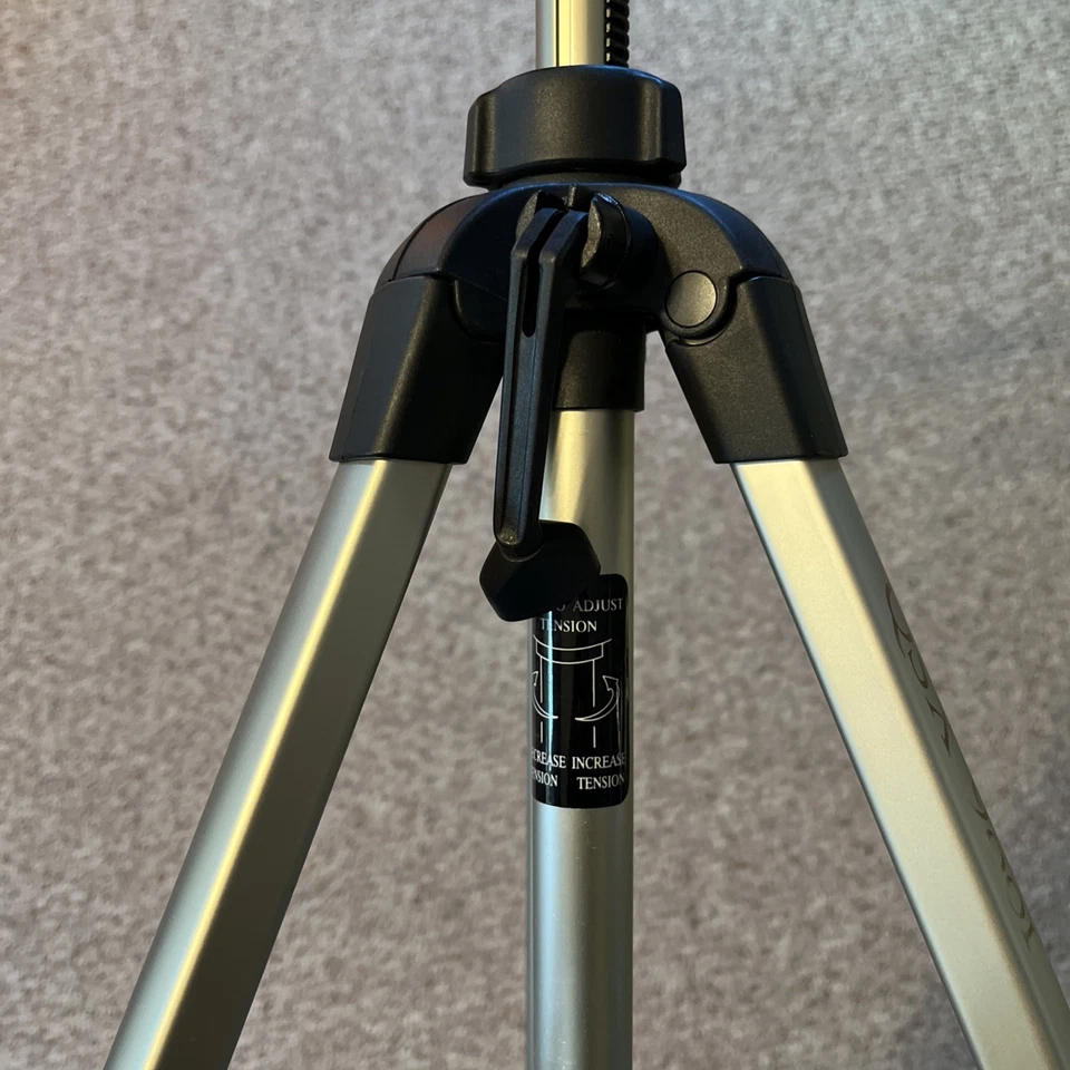 Quantaray QSX 9001 Camera Aluminum Tripod with camera adapter  - Image 3 of 4