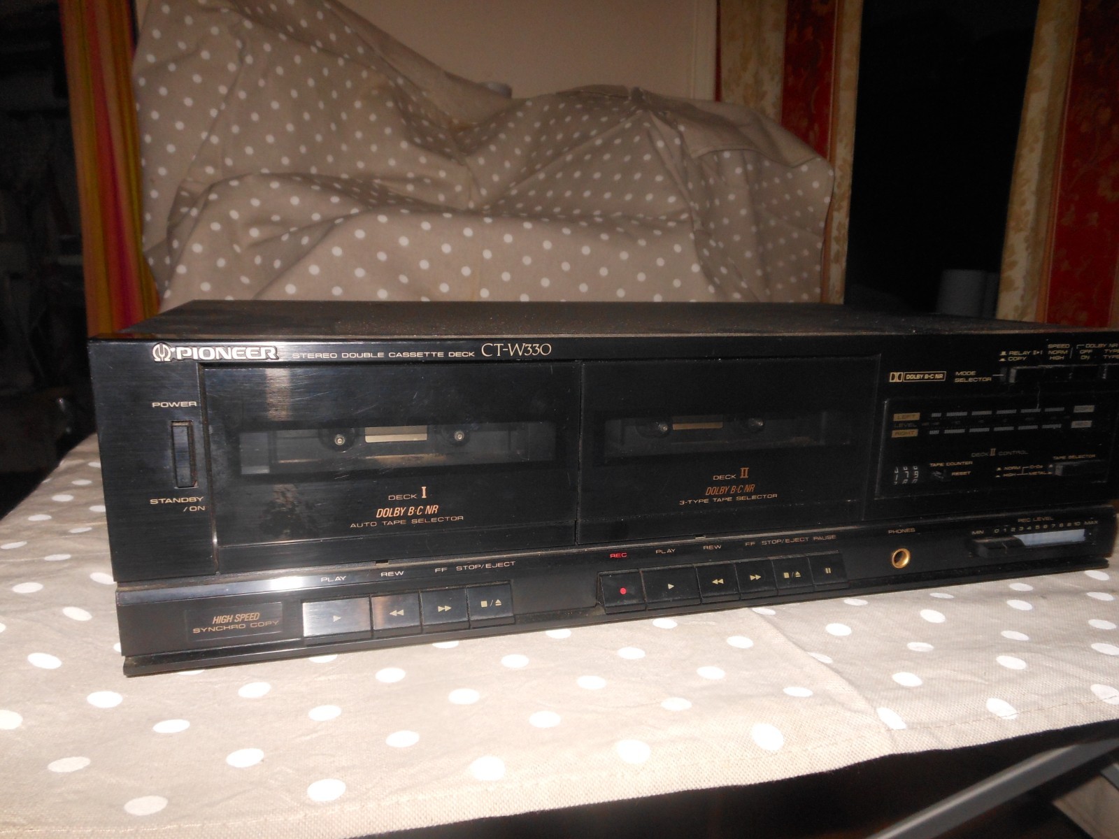registratore audio doppia piastra Pioneer CT-W330 colore nero.