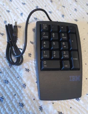 IBM USB AUXILIARY NUMBER KEYPAD MODEL KU-9880 BLACK KEYBOARD 09N5546 TESTED EUC