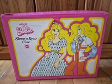 1974 MATTEL WORLD OF BARBIE DOLL SLEEP 'N KEEP CASE TWIN BEDS PULL DOWN CLOSET