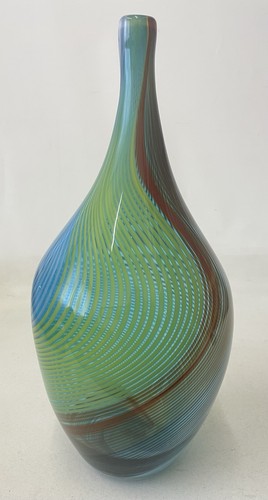 Large Hand Blown Art Glass Vase Iridescent Red, Green & Blue Swirl Studio Design - 第 4/11 張圖片