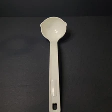 Rubbermaid White Ladle Server Spoon #1975 Vintage