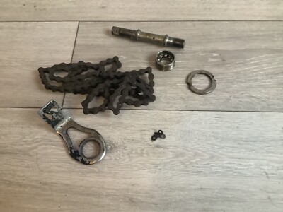 1937 Raleigh Innenlager Achse .Raleigh Lampenhalter .Kette muss sauber restauriert werden