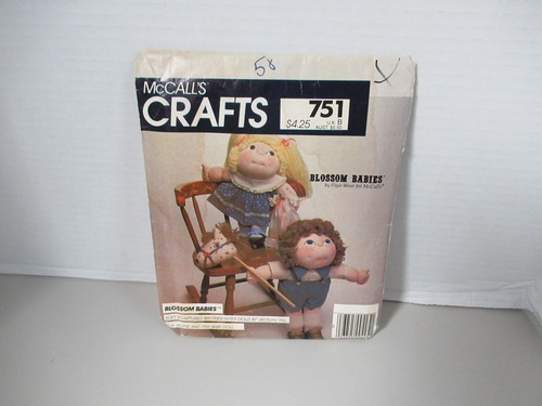 McCall's Crafts #751 Blossom Babies & Wardrobe Pattern 18" Doll VTG UNCUT - Picture 2 of 3