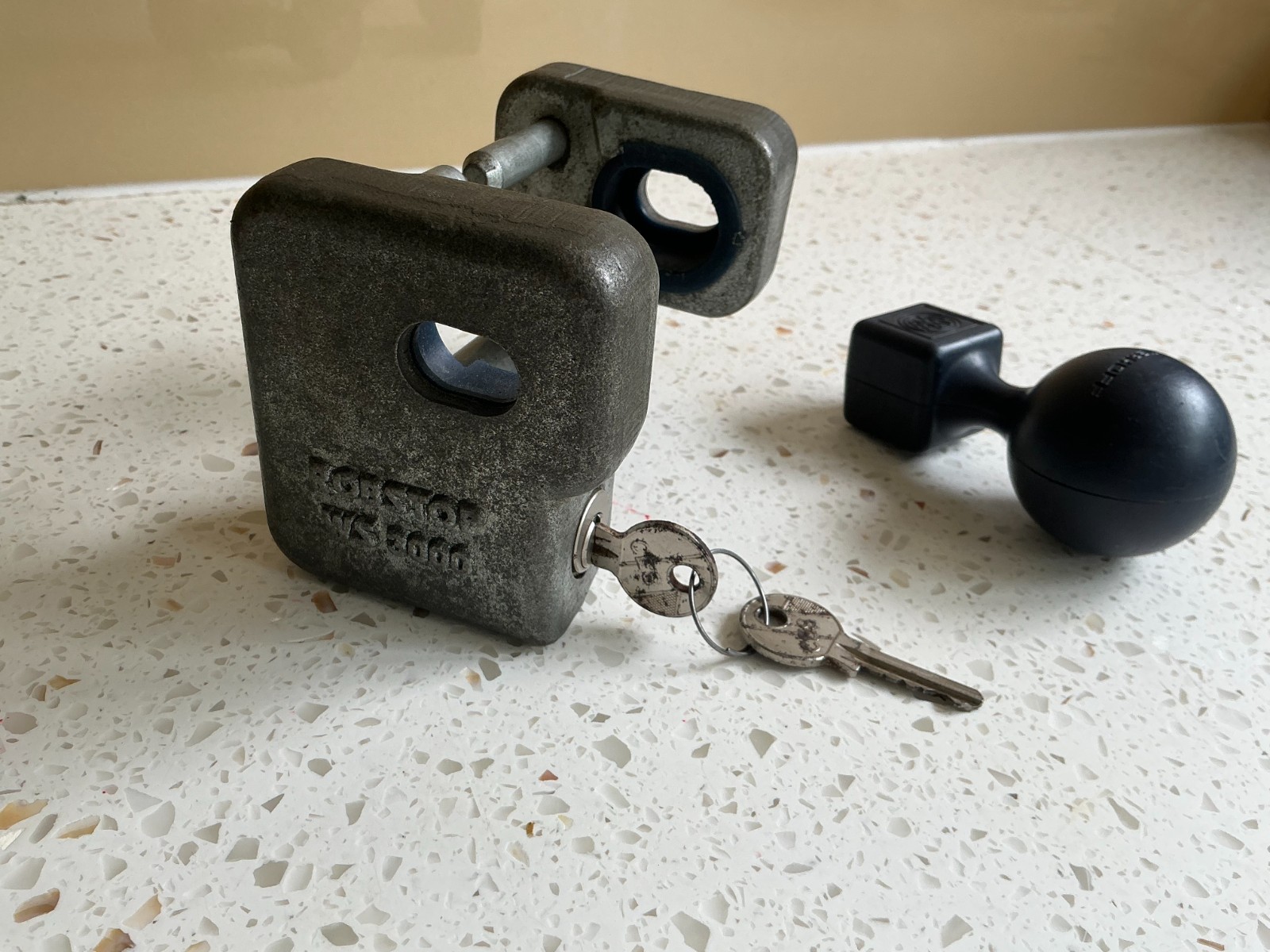 Winterhoff Robstop WS3000 Caravan Trailer Hitch Lock.  2 Keys and Safety Ball
