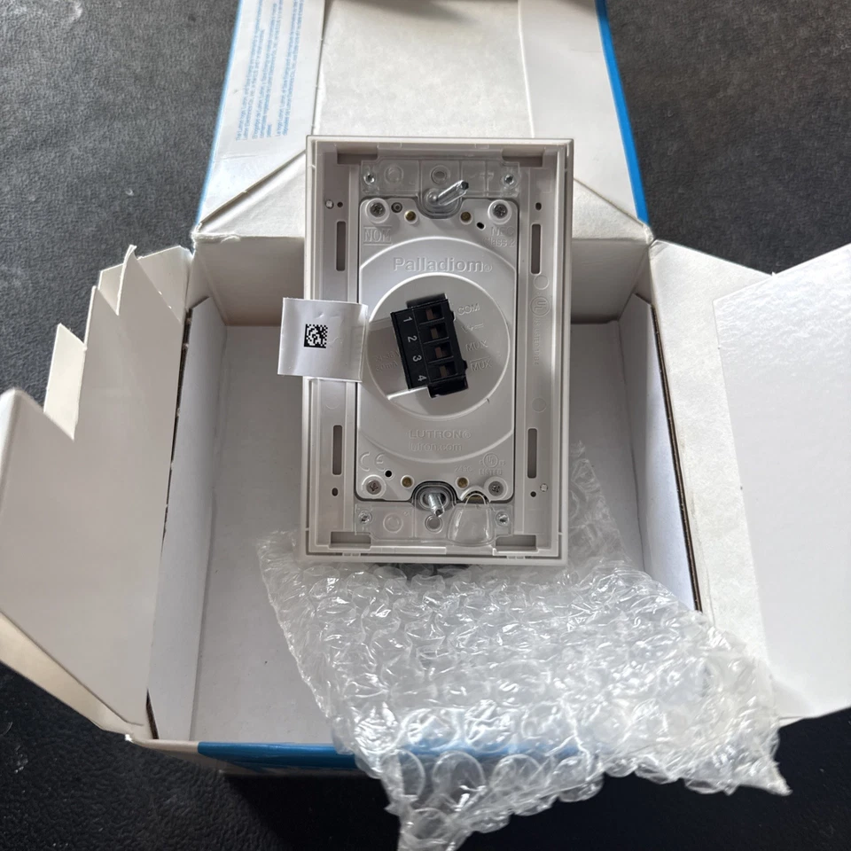 Teclado Lutron Palladiom HQWT-U-P4W-WH HomeWorks QS en blanco Foto 2 de 3