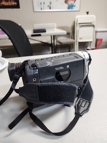 Canon ES400V Hi8 Camcorder Vintage As Is Untested - Picture 3 of 7