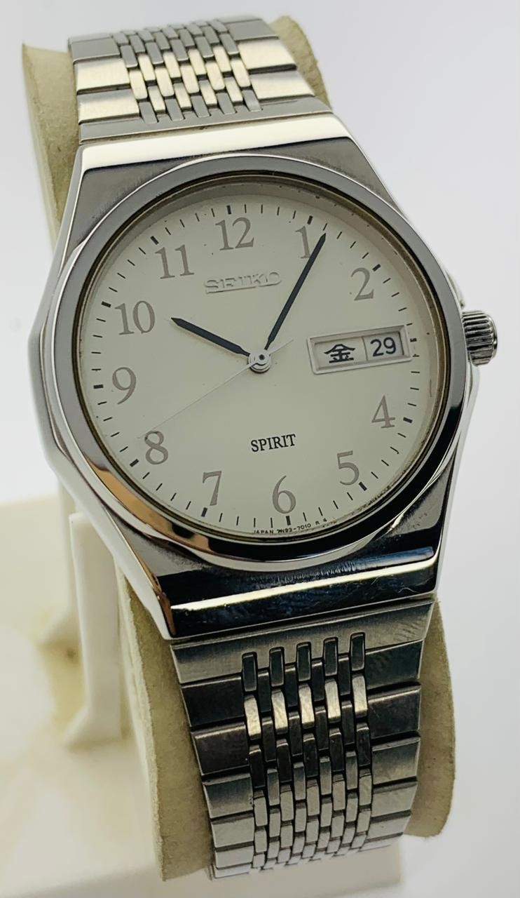 Spirit Men's Seiko Vintage 7N93-7000 Quartz Watch - vintagewatches.pk