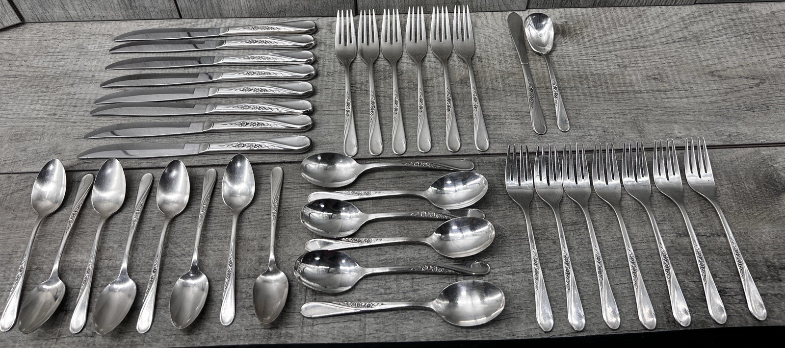 Spring Flower Pattern WM Rogers & Son Flatware 37 Piece Set Silverplate