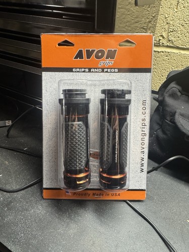 Harley-Davidson NEW OEM Adversary Hand Grips - 56100544