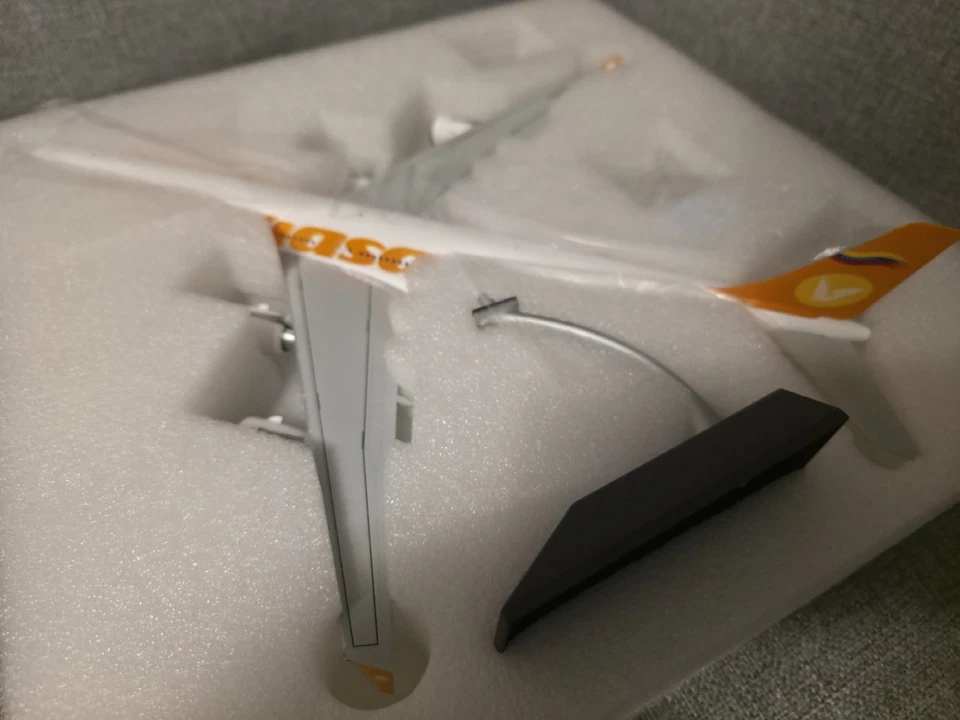 Gemini 1:200 Conviasa Airbus A340-600 Collectors Display 1/200 Model - Image 3 of 3