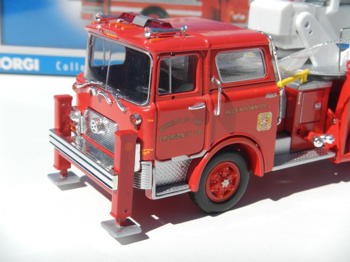 CORGI LIMITED EDITION PREMIER MODEL Mack CF Tower Ladder