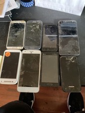 Lot of 33 Phones  - Samsung - Motorola  For Parts Only