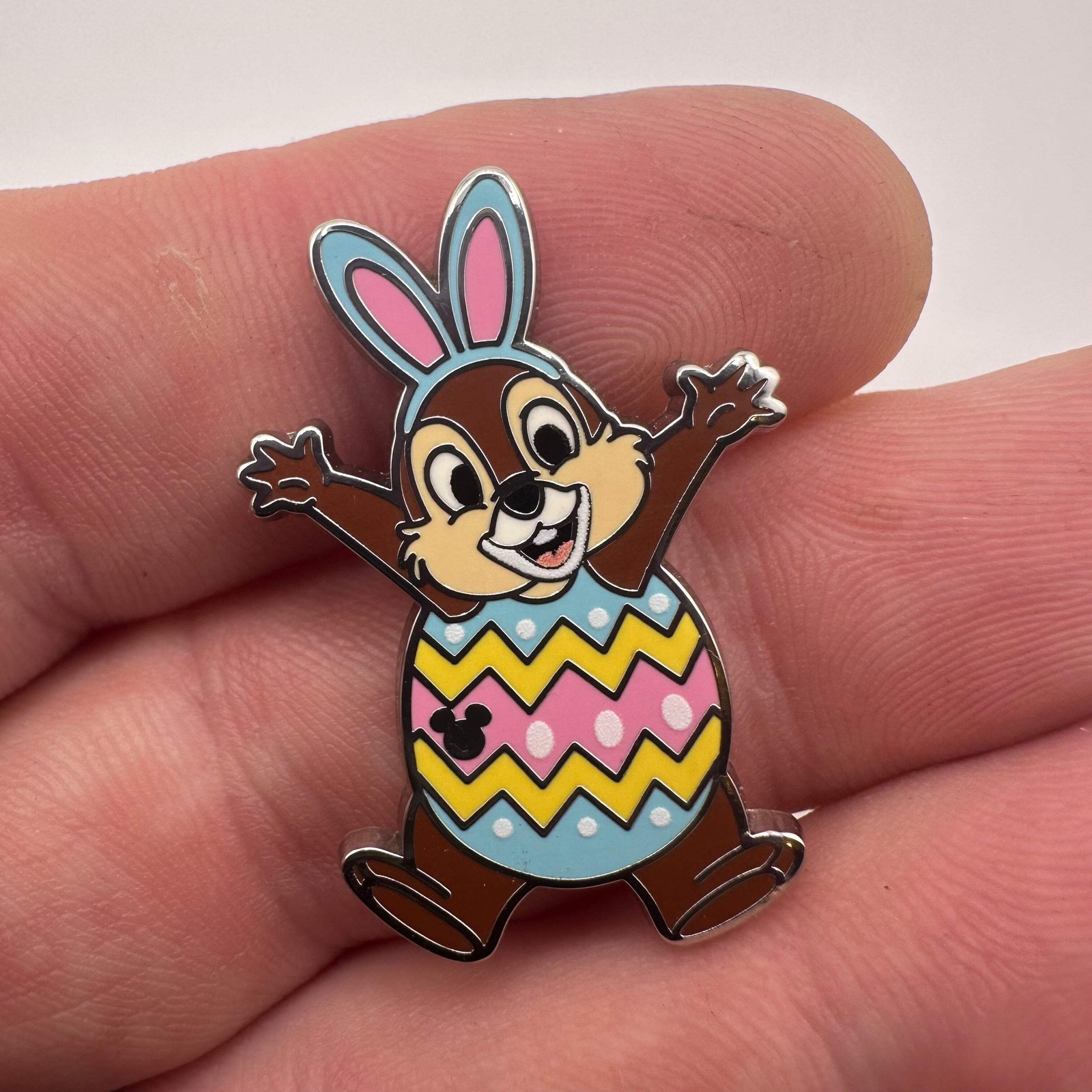 2026 - Chip and Dale - Chip in Egg - Easter - Hidden Disney - Disney Pin
