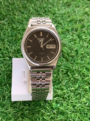 Vintage Seiko 5  Automatic  Stainless Steel men Wristwatch made in Japan