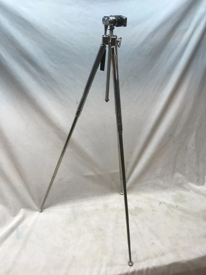 Quartet Easel, Aluminum, Lightweight, Telescoping, 66" Max. Height, Supports 25 - Image 2 of 4