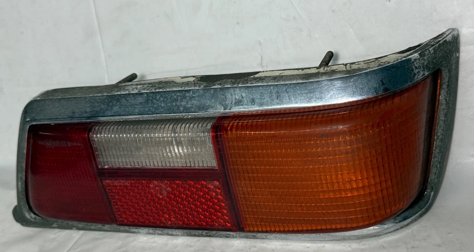 65-71 Mercedes W111 280SE 280 250 Luz Trasera Izquierda Conductor Lámpara Lente Original OEM Foto 2 de 4