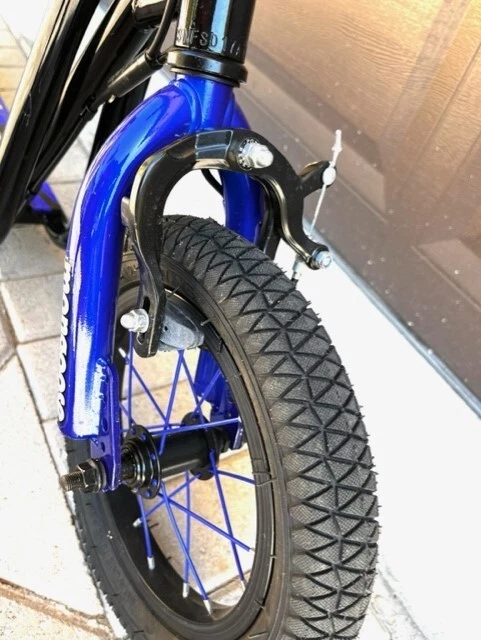 Mongoose R6170WMI Expo Youth Scooter, 12-Inch Inflatable Wheels, Black/Blue - Image 3 of 4