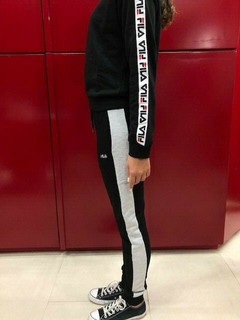 tuta fila grigia e nera