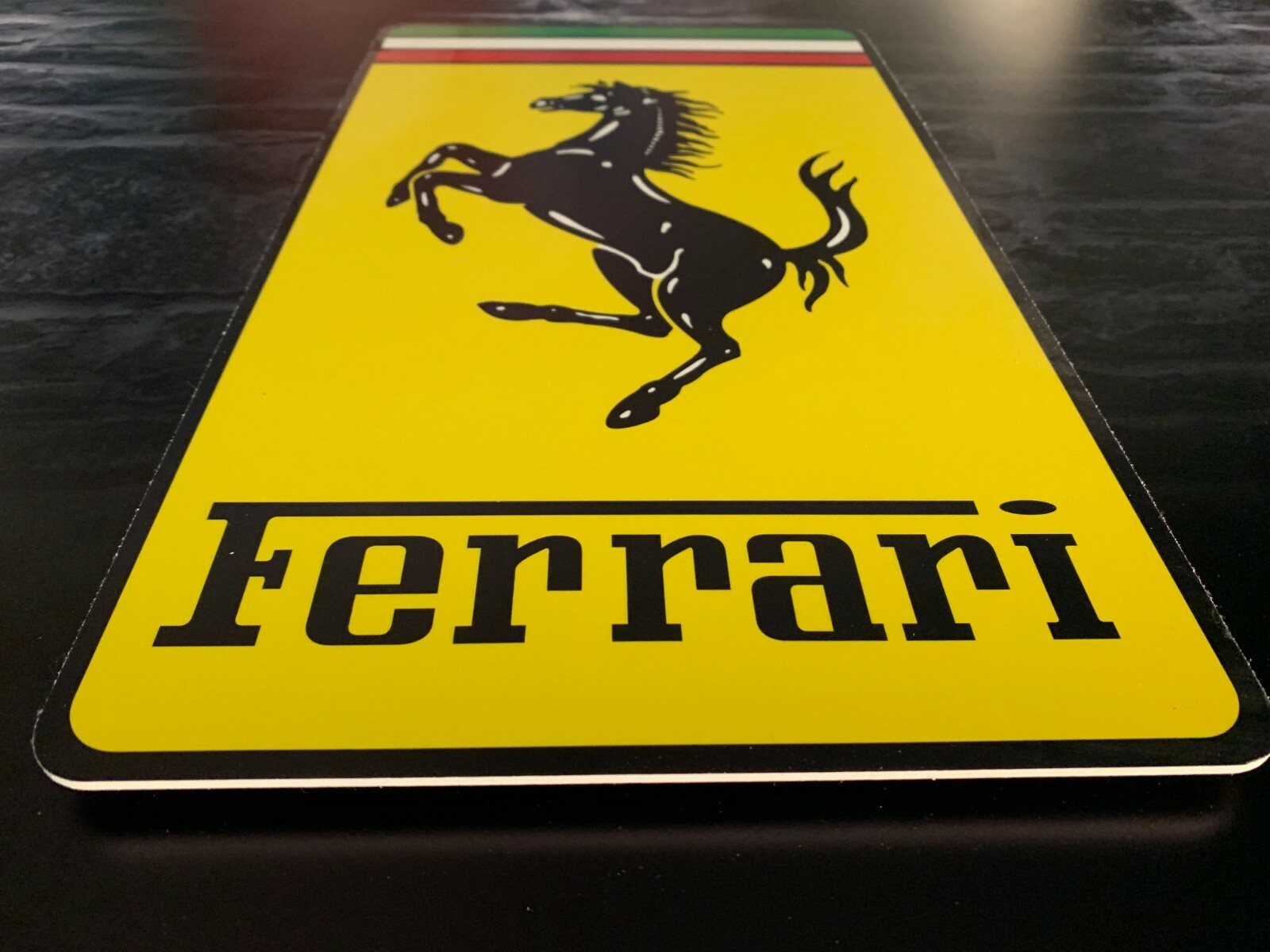 Enseigne Garage Ferrari – Panneau Décoratif Métal – Cache Plaque Voiture – Vintage