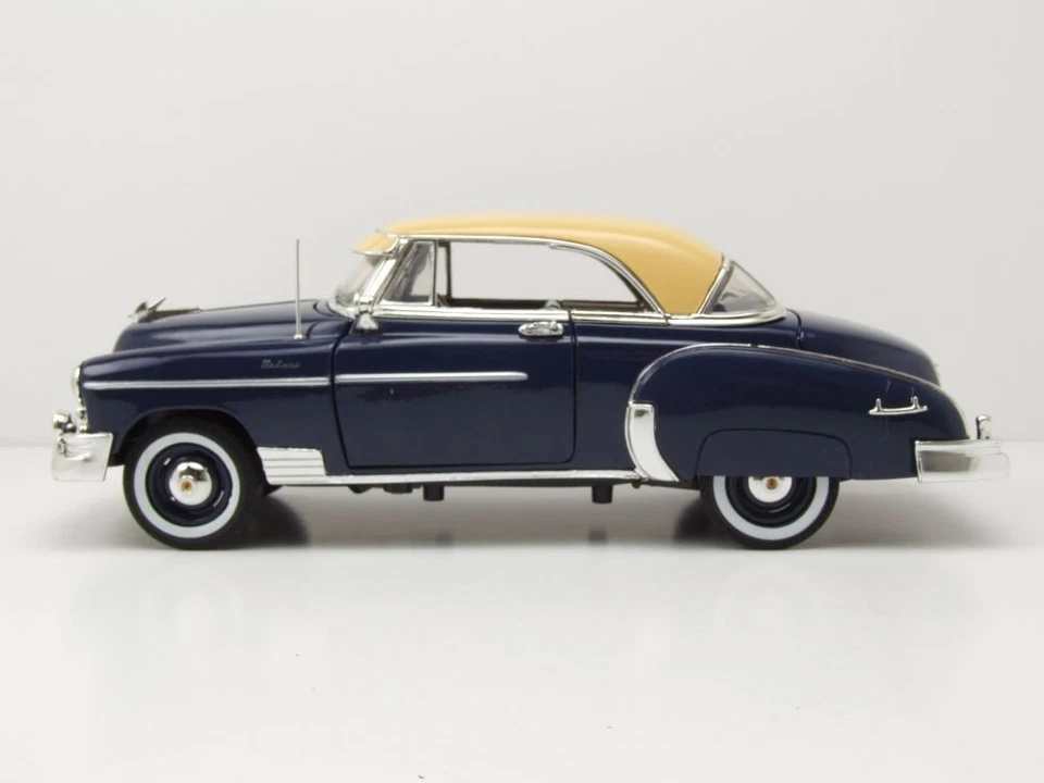 Chevrolet Bel Air 1950 Blu Scuro Beige Modellino Auto 1:18 MotorMax - Immagine 3 di 4