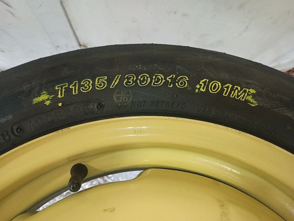 Rueda de acero de repuesto compacta 16x4 neumático T135/80D16 de 2010 Toyota Prius 12154347 Foto 3 de 4