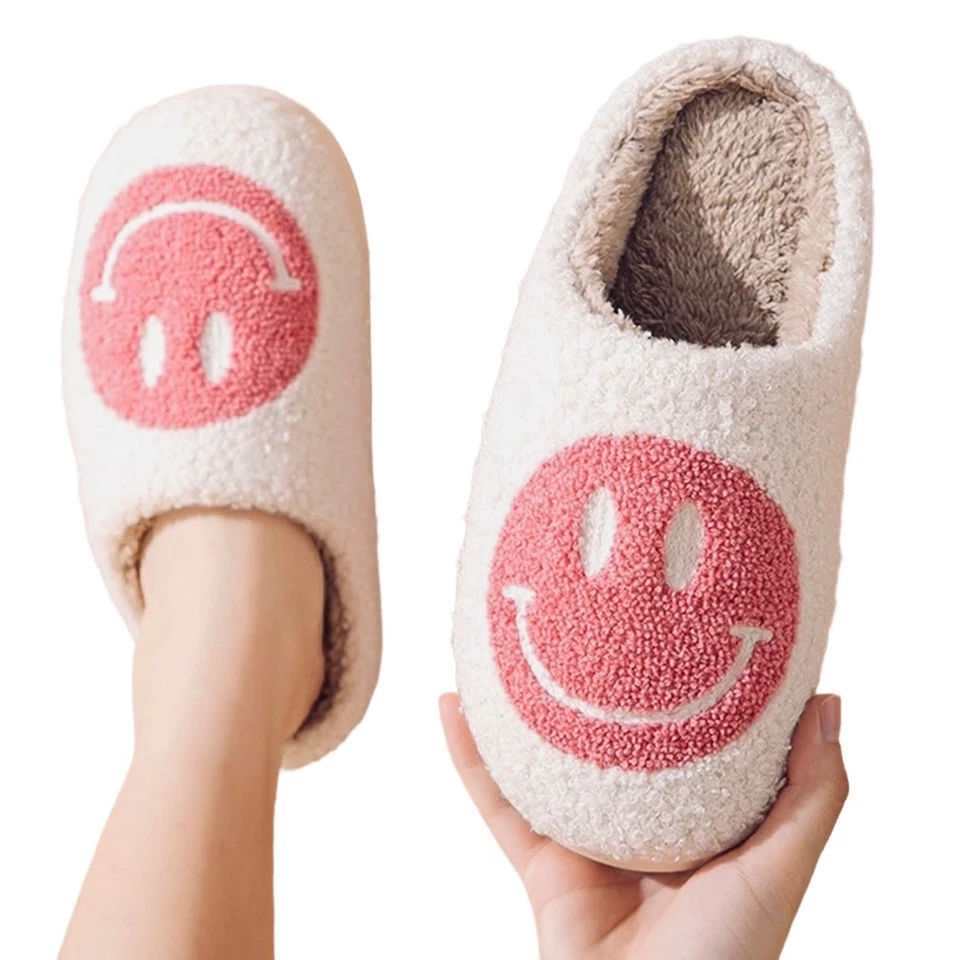 NUEVAS Zapatillas Smiley Face Para Mujer Talla 5/6 Blanco Rosa Suave Sherpa Sin Cordones Acogedoras Foto 2 de 4