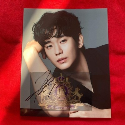  Kim Soo Hyun 10-Inch Autograph   Limited Edition Signed Photo Collectible