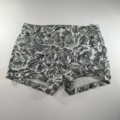 Old Navy Women s Pixie Chino Shorts Size 4  Black & White Floral Print 3'' inseam