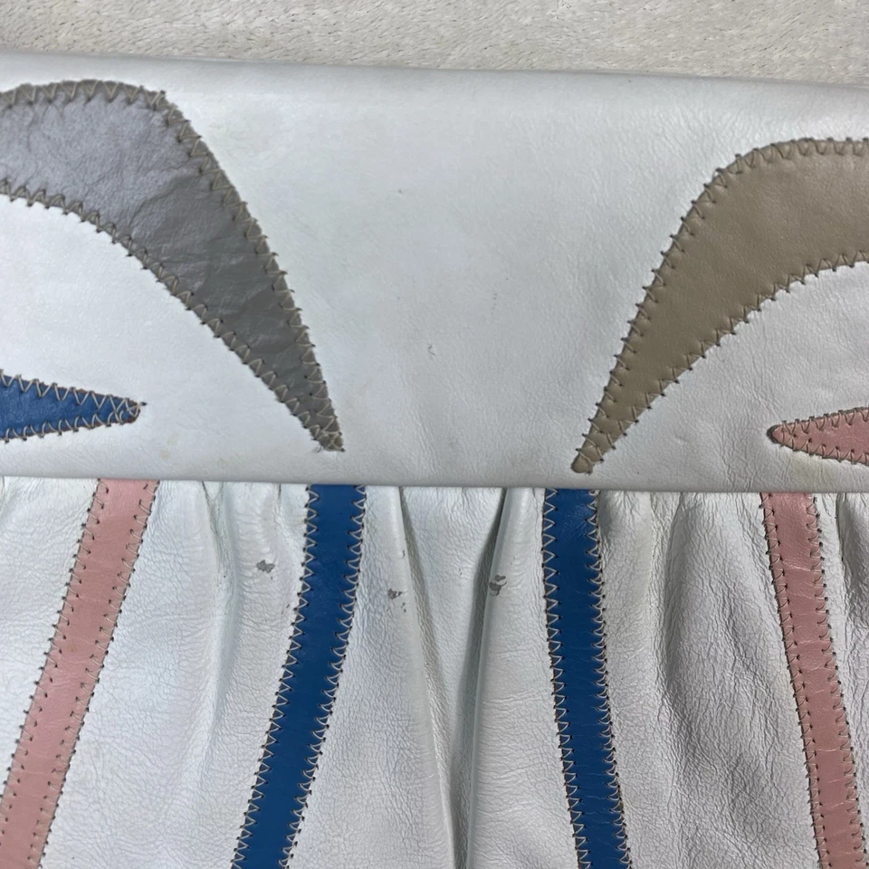 Bolso sin asas bandolera de cuero blanco y pastel de colección años 80 hecho en EE. UU./NY Foto 4 de 4