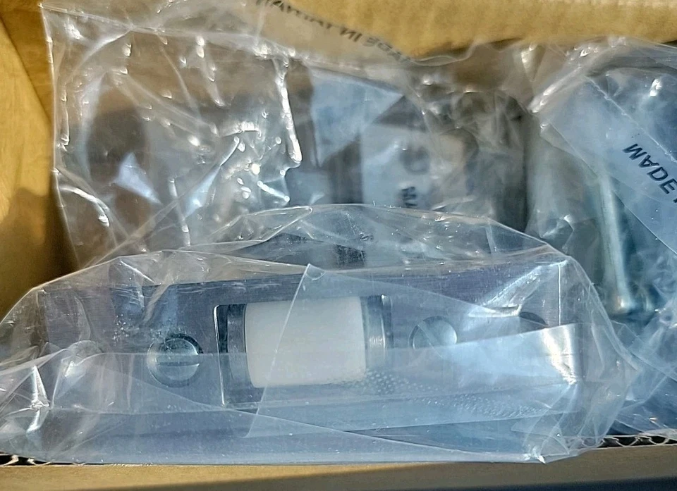 New Door Hinges. Roll Latches. Hager 055126. 318D. US26D. Hardware. 5 Per Case - Image 2 of 4