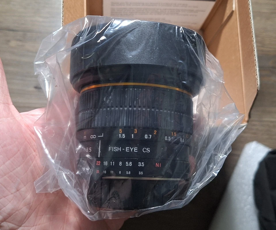 Samyang AE 8mm f3.5 Aspherical Fish-eye CS Lens  - Image 4 of 4