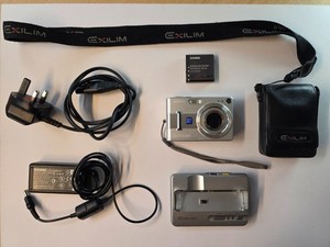 CASIO Exilim EX-Z55 5MP Digital Camera Silver + Battery Charger Cradle Case