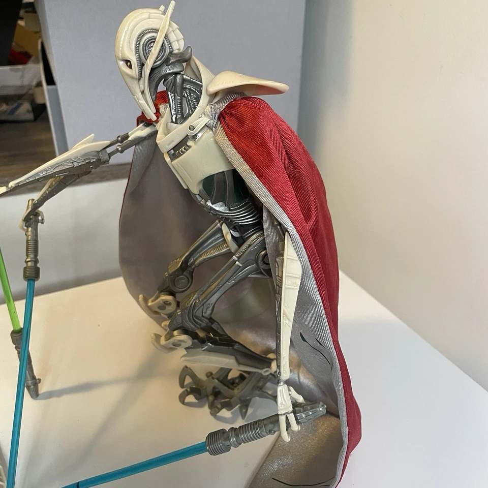 General Grievous 12"-Star Wars La Venganza de los Sith Escala 1/6 Hasbro- Brazo roto  Foto 3 de 4