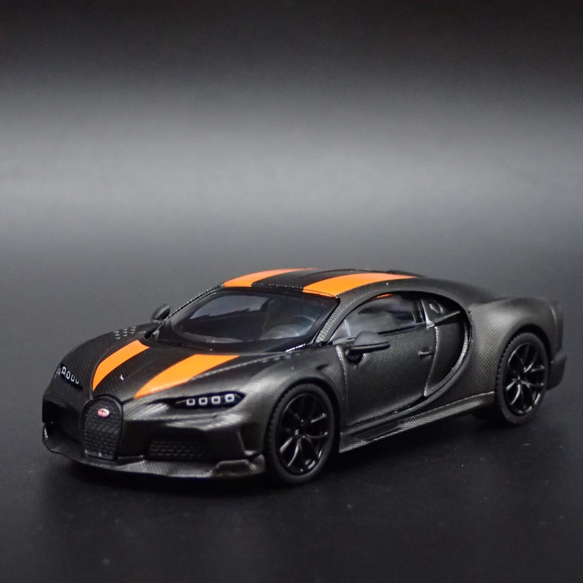 BUGATTI CHIRON SUPER SPORT 300+ 1:64 SCALE COLLECTIBLE DIORAMA DIECAST  MODEL CAR