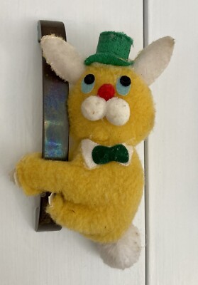 Vintage Yellow Bunny Rabbit Green Top Hat Pencil Pen Hugger Clip On Grabber