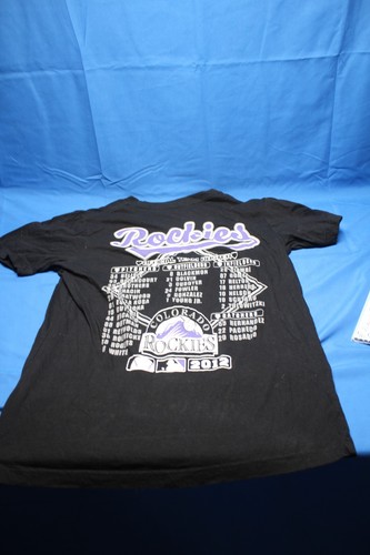 Camisa Colorado Rockies Día Inaugural 2012 MED Negra Manga Corta MLB PLUS EXTRAS - Imagen 10 de 12