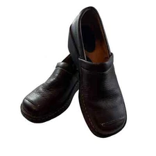 Born Women's size 9 US, 40.5 EU. Pull on clog. Professional, healthcare #114