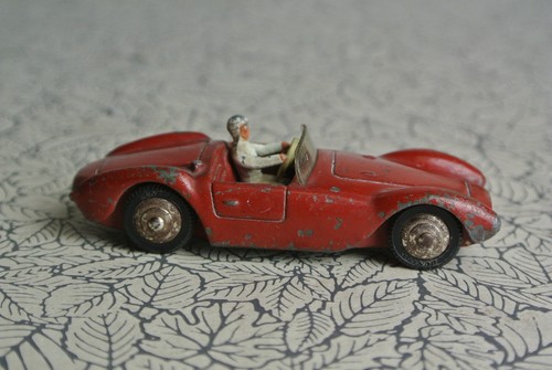 Dinky Toys Maserati w Driver Red #22A France Meccano Original 1958 - Picture 4 of 12