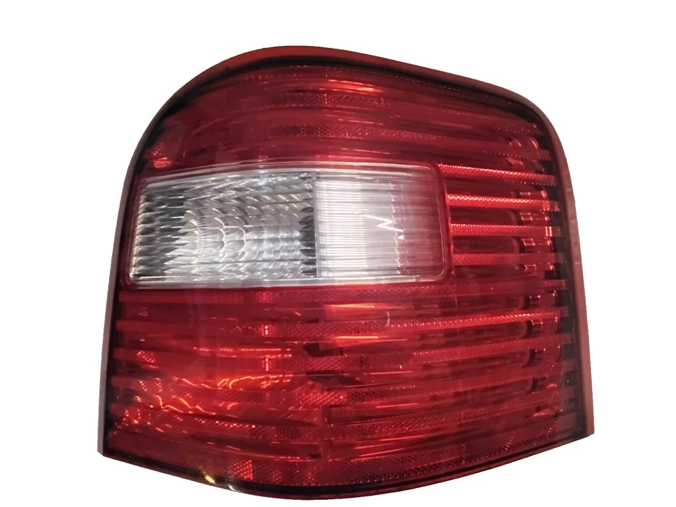 Luz trasera derecha pasajero Ford Freestyle: 2005, 2006, 2007 Foto 2 de 4