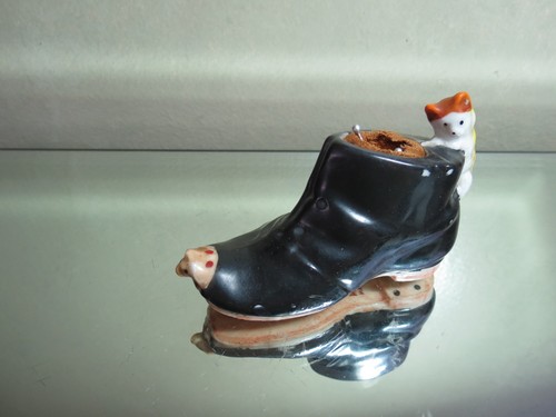 Vintage Japan Ceramic Shoe pincushion with kitten and mouse