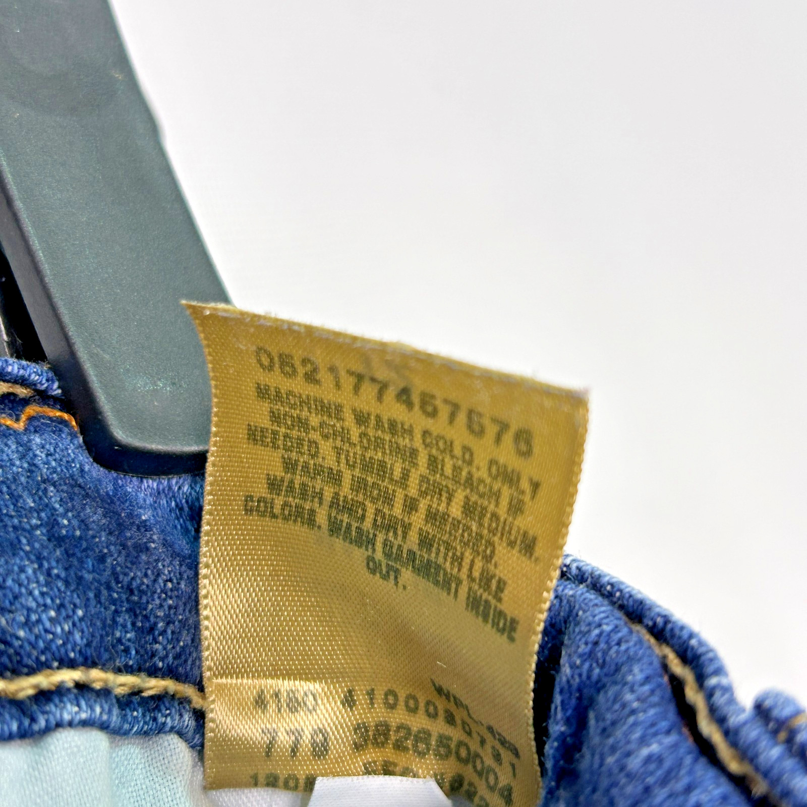 Levi’s Women’s Size 12 Dark Wash Denim Bermuda Shorts Mid Rise Stretch thumbnail 3